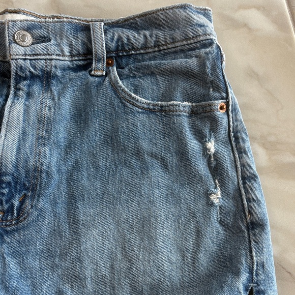 Abercrombie & Fitch High Rise “The Mom Short” - Picture 7 of 9